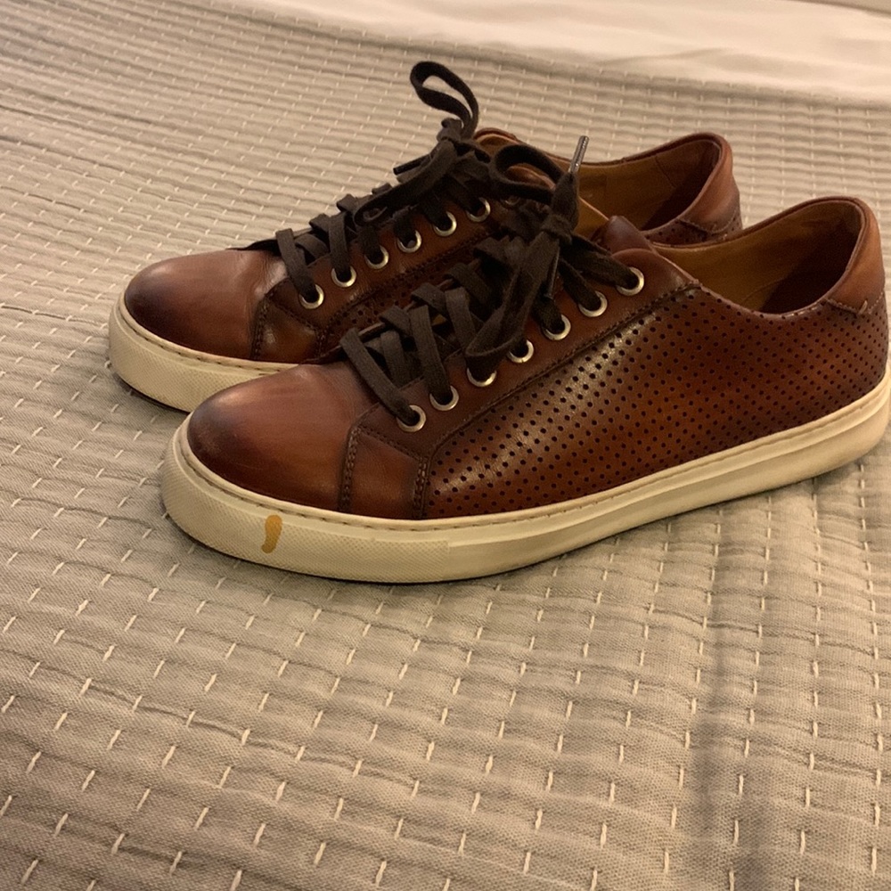 Men’s Magnanni leather sneakers. Size 7